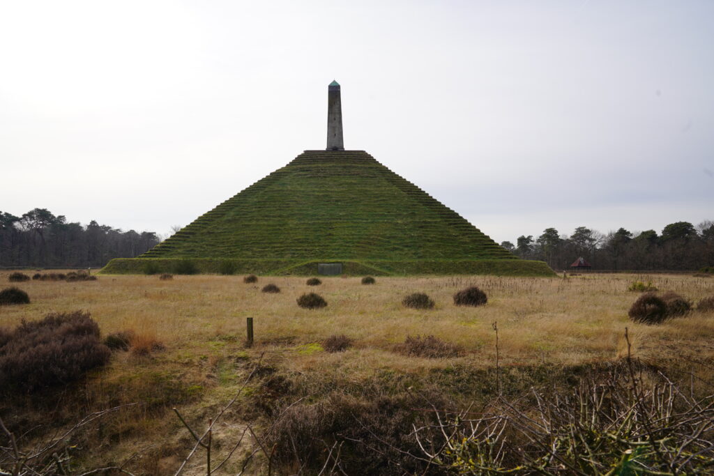 Toegang Piramide van Austerlitz